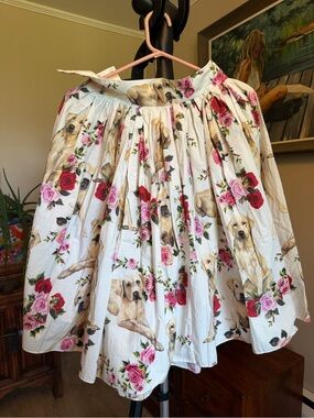 Dolce& Gabbana White Floral & Labrador Print Pleated Skirt